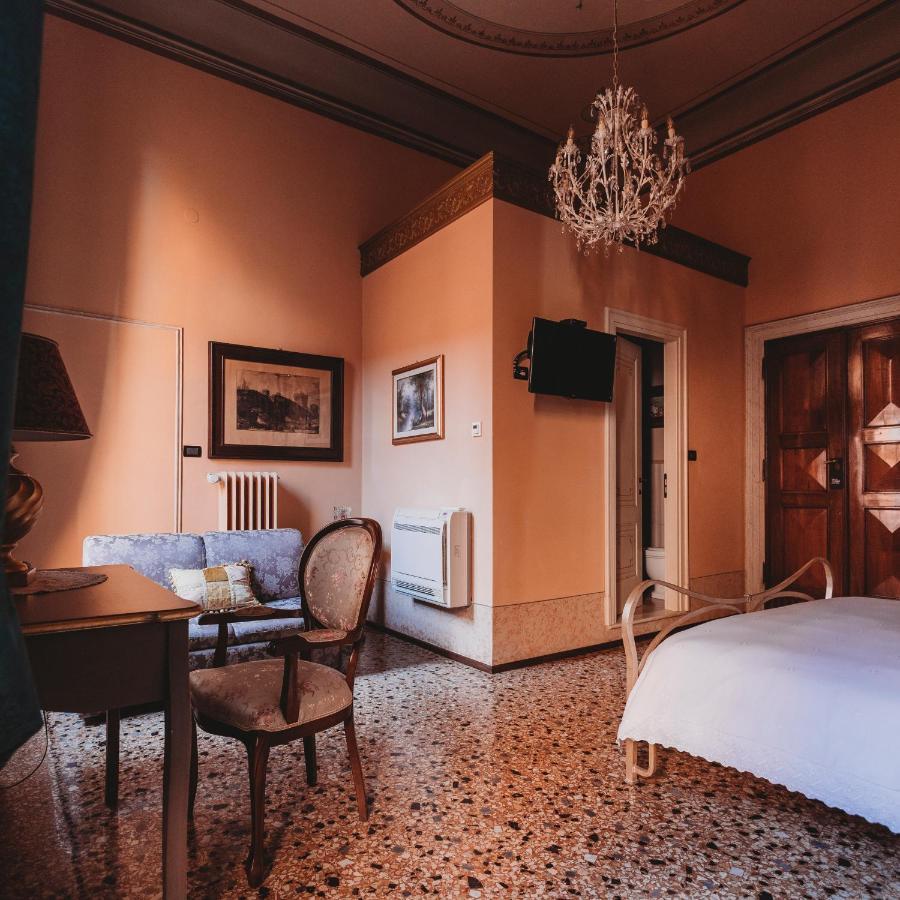 Salotto Delle Arti Hotel Modena Buitenkant foto